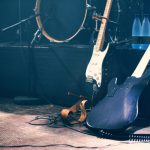 Gitarrer på en scen